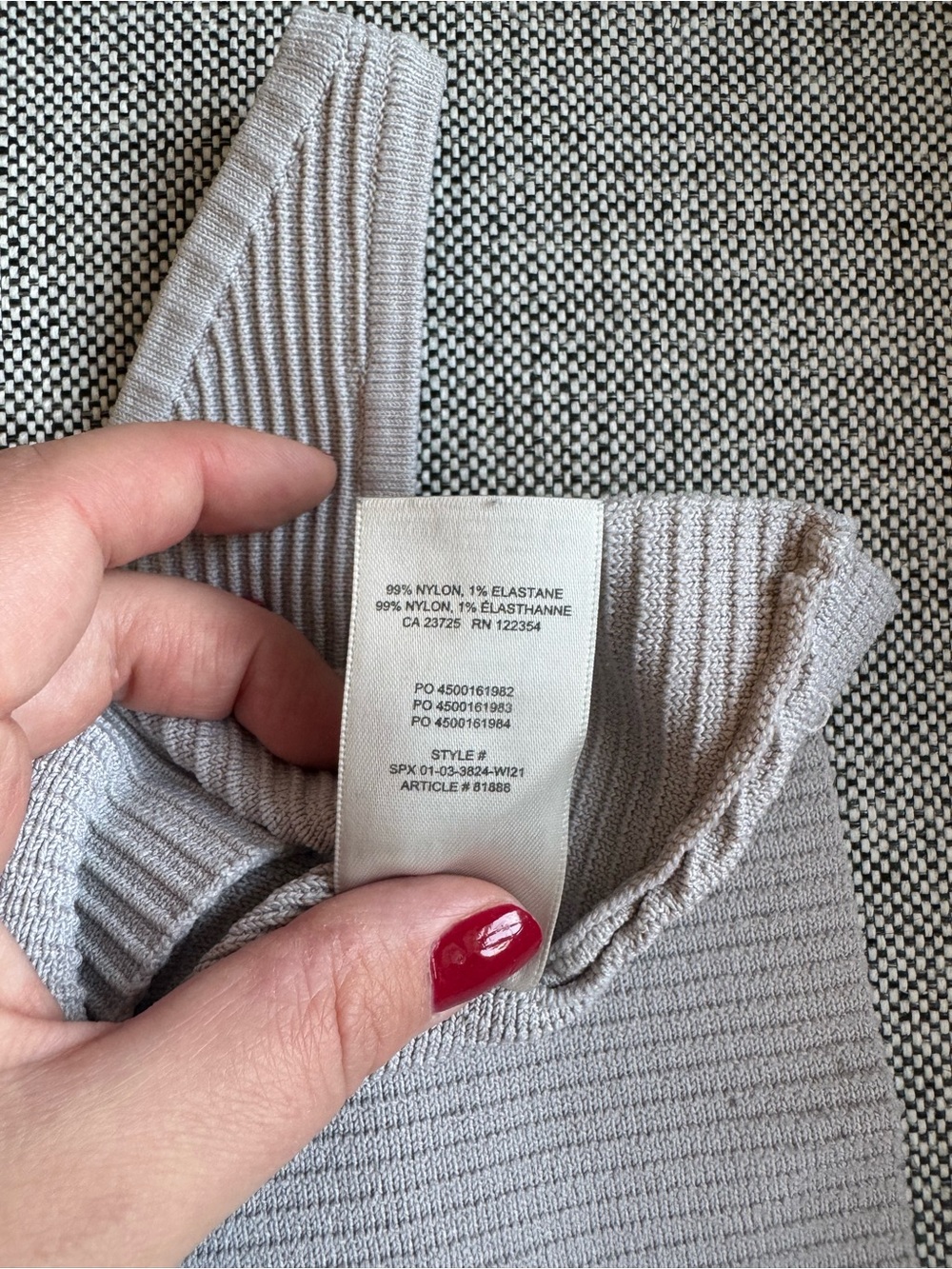 Aritzia Babaton V neck Contour Top - Picture 4 of 4
